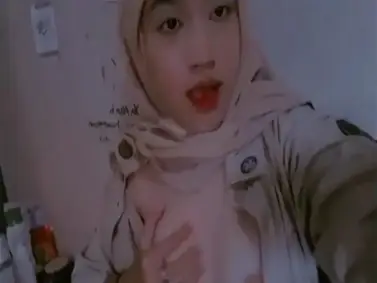 Bokep Jilbab Remaja Seragam SMP Main Lembut