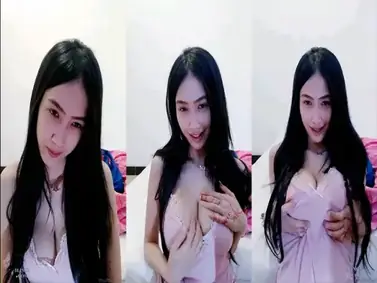 Gadis Imut Pamer Tubuh Mulus Pas Live Hot